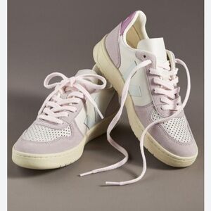 Veja V-10 Low Top Sneaker
